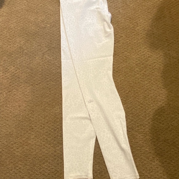 ALO yoga leggings - Picture 2 of 3